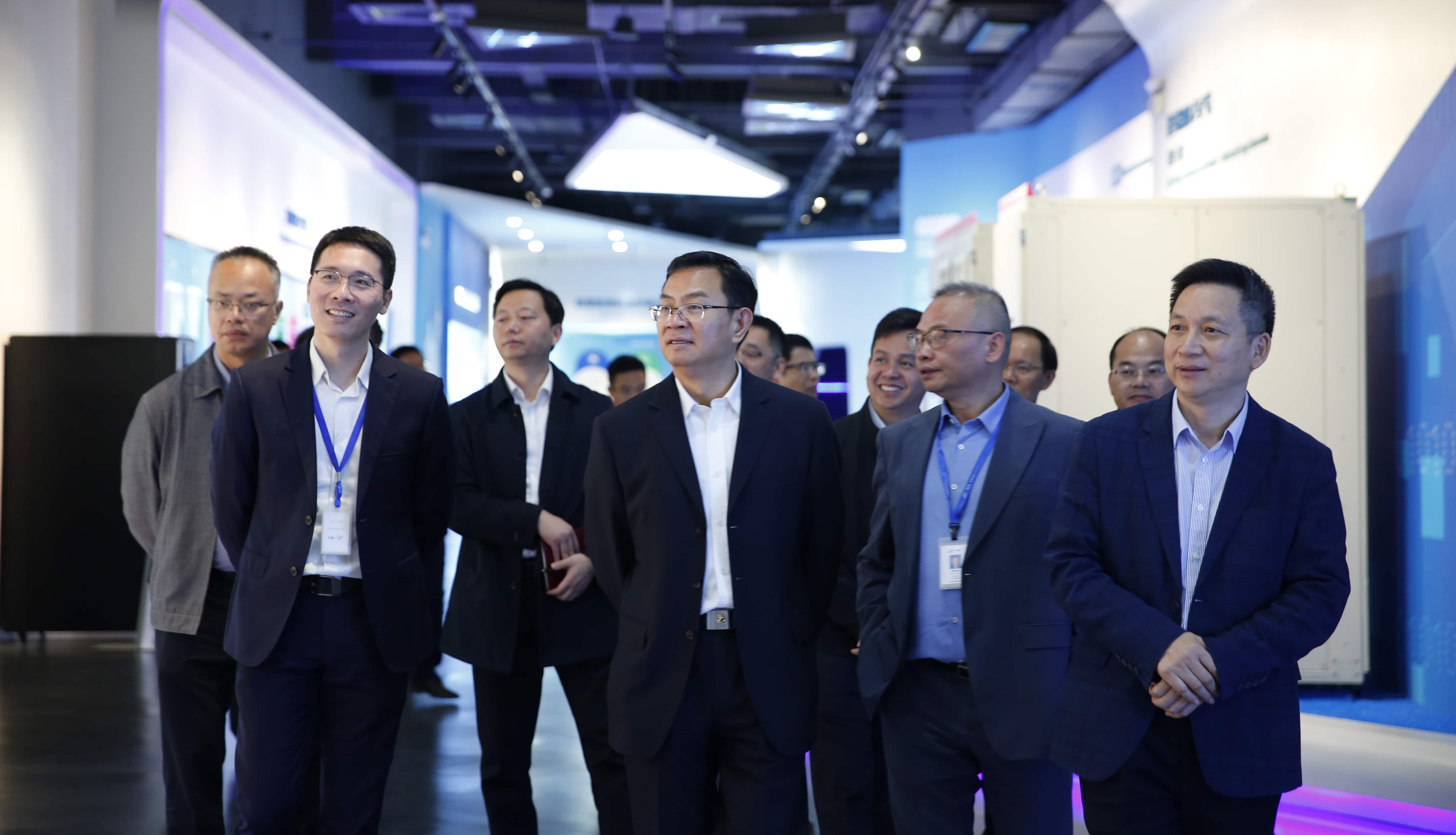 茂名市市长王雄飞率队莅临j9集团国际站电气考察，共商产业合作新机遇